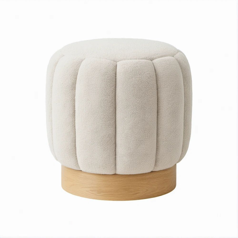Okrągła pufa kremowa bouclé z podstawą w kolorze jasnego dębu, Ø45 cm, wysokość 45 cm